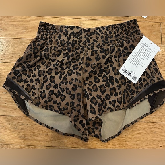 lululemon athletica Pants - NWT Lululemon Hotty Hot HR Lined Short 2.5” True Leopard Size 6
